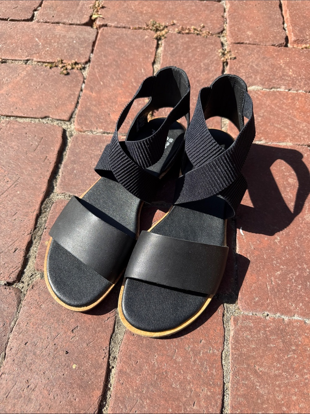 Black Sorel Sandals with Elastic Cross Straps - Size 7